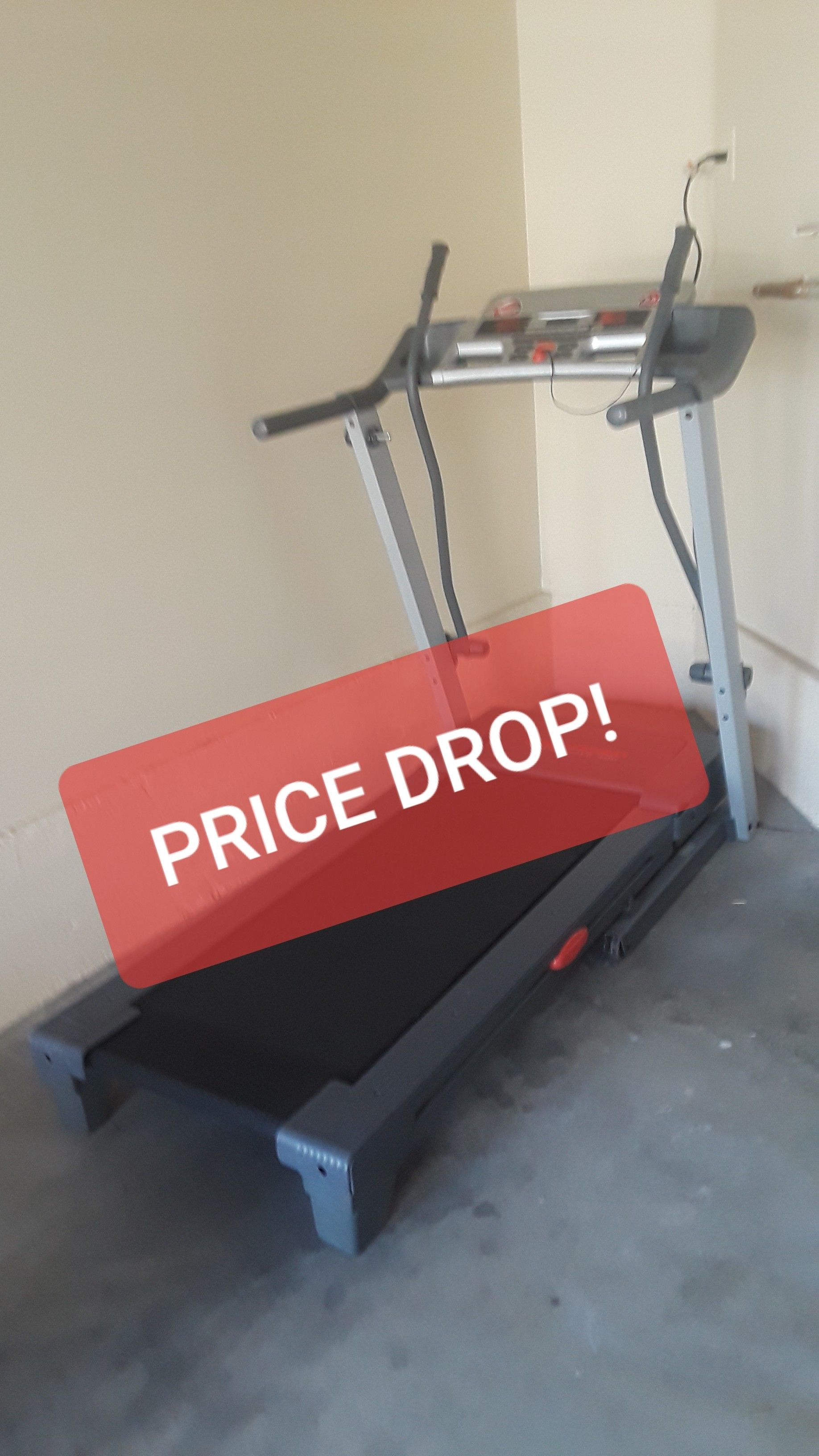 (PRICE DROP!) * PRO-FORM TREADMILL w/heart rate monitor (Vegas Valley & Hollywood)