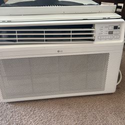 lG 12,000 bTU Air Conditioner Used But Like New