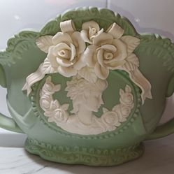 **Ceramic  Vase "Beautiful !!