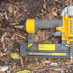 DeWalt 18-gauge brad Nailer