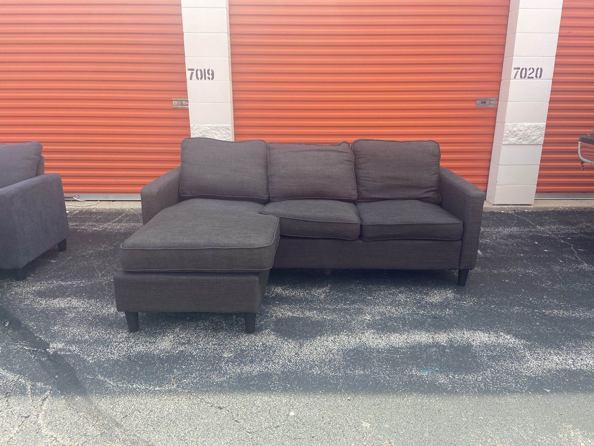 Beautiful Gray Sectional Couch! ***Free Delivery***