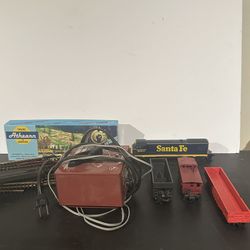 Athearn HO Scale Santa Fe U30B Locomotive + Track + Power Pack (Train Set Lot)