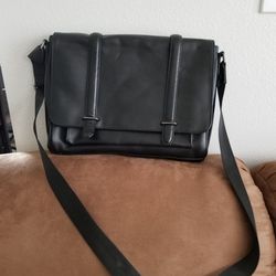 Messenger leather shoulder bag