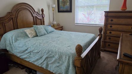Queen bedroom set