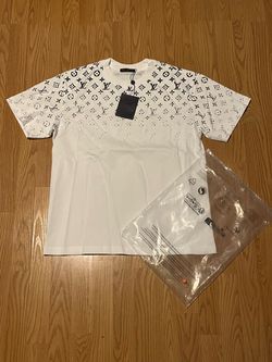 White Louis Vuitton monogram t shirt size medium