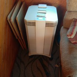 IQAir PRO HOME  AIR FILTER. 