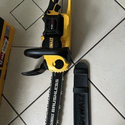 Dewault FLEXVOLT 60V MAX 16in. Brushless Cordless Battery Powered Chainsaw