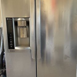 LG Side By Side Refrigerator Freezer With Ice Maker