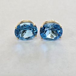 14kt Gold And Blue Topaz Stud Earrings 