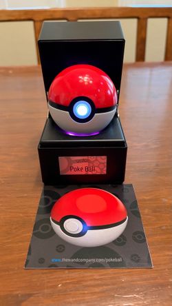 Pokemon Poké Ball realistic