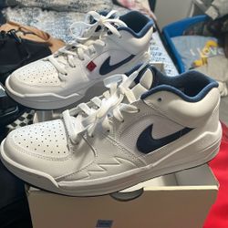 New Women's Jordan stadium Size 9