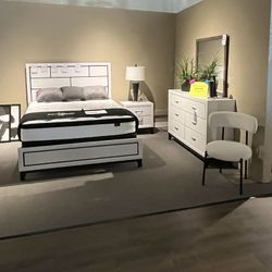 Queen Bed, Dresser, Mirror And Nightstand 