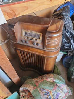 Vintage Philco am/fm radio