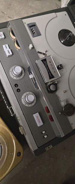 SOLD AS-IS REEL TO REEL PLAYERS
I don't know the working conditions 
Sold for parts or repair 
Pick up in Sun Valley