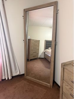 Wall mirror