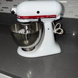        Kitchen Aid Stand Mixer  300 Ultra Power WHITE /    RED 