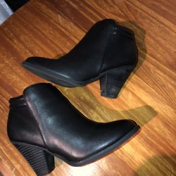MIA Size 7.5 Black Heeled Zip Ankle Boots