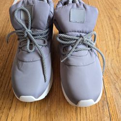Lady's Boots  9.5