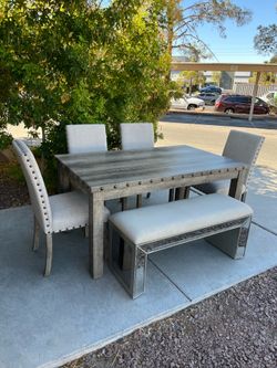 Farmhouse 6 piece dining set ( can deliver for $10 )