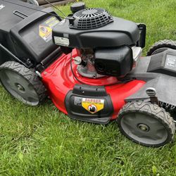 Craftsman FWD Self Propelled Mower 160cc Honda Engine w/22” Cutting Deck. Very Good Condition.