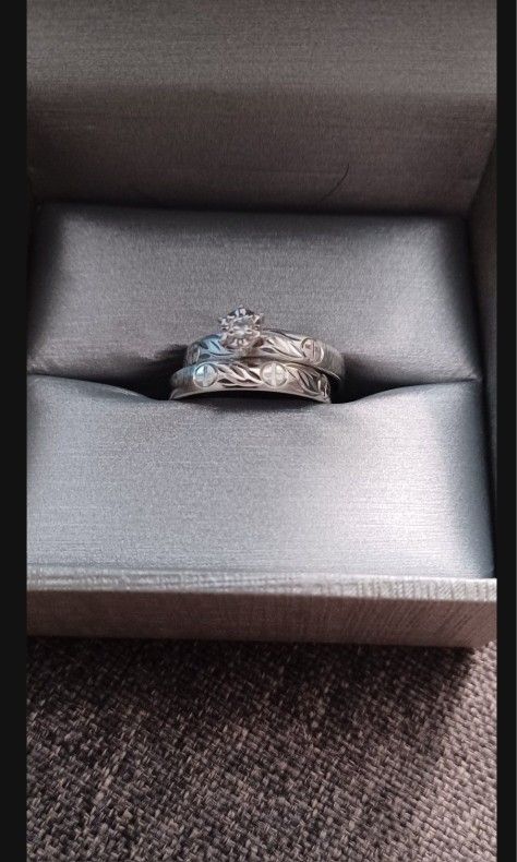 10k Pure White Gold Diamond Never Used Oly Sized It ! 6 Pics Up Its Over Beautiful Never Used It! Pick Up Only In Fall River Ma Make Or Best Offer