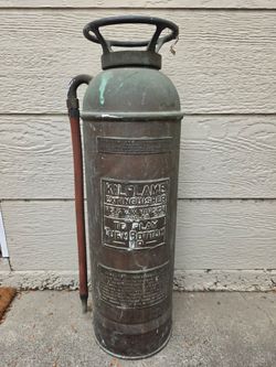 Antique Kilflame Copper Fire Extinguisher 2.5 Gal FS WW Hirsch Los Angeles CA


Check out the beautiful patina on this historic extiguisher