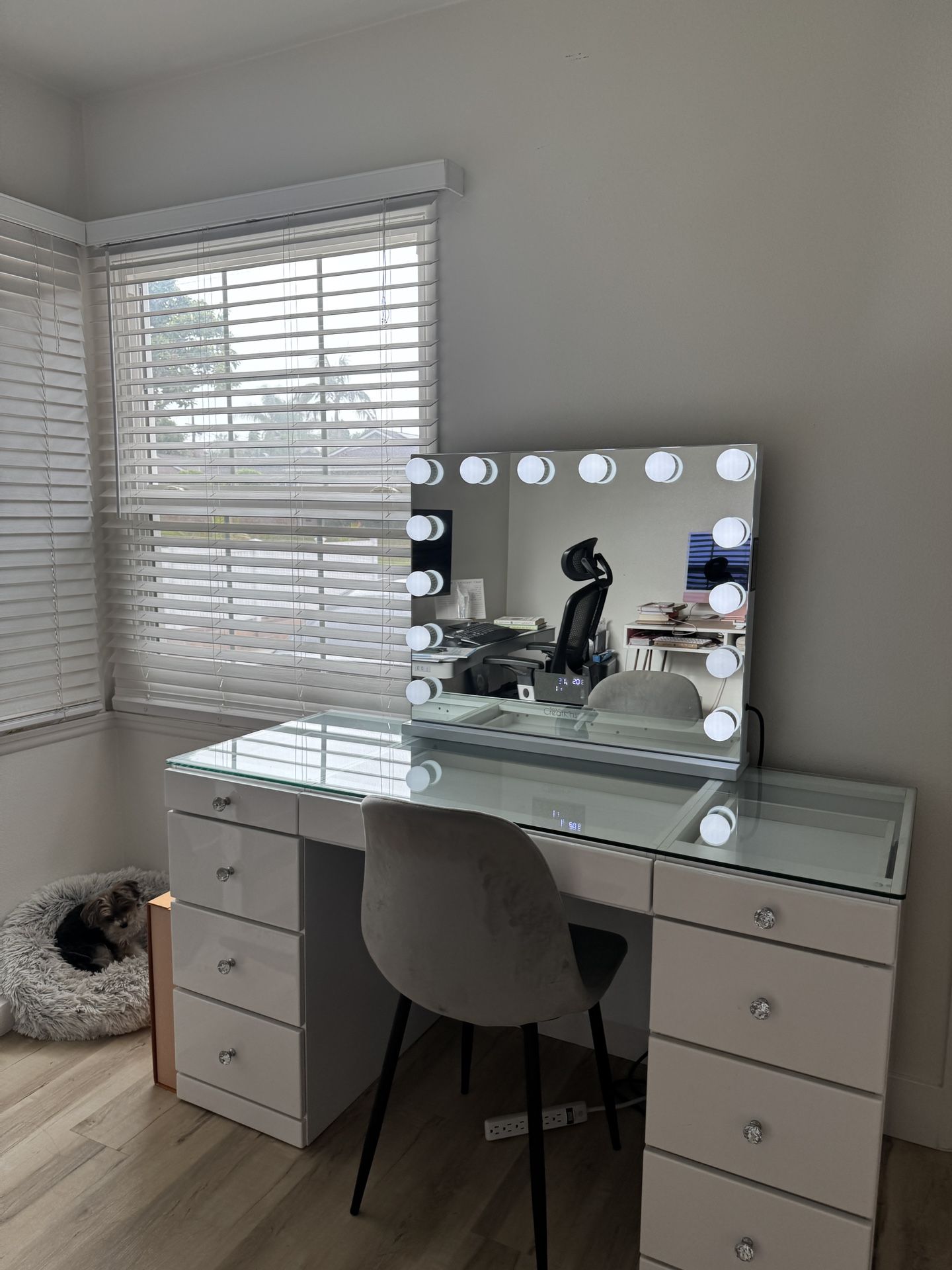 Makeup vanity / Lighted vanity with Bluetooth