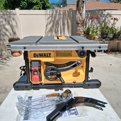 Dewalt 8/4" Table Saw It Is Missing The Fence Le Falta El Fence 