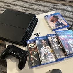 PS4 With Games Excelent Condition