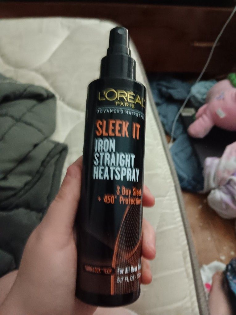 L'Oréal Sleek It Iron Straight Heat Spray – 5.7oz – 450° Heat Protection