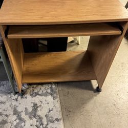 Computer Desk 2 Left Pick Up 1116 Airport Dr Message For Meet 20.00 Each One 