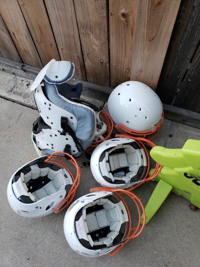 Free: Riddell Youth Football Helmets and Breastplate