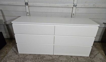 6-Drawer Dresser, Good Conditions White Color, Measurement: W63" x D 19" x H 31", Delivery Available For Fees It Depends On Distance