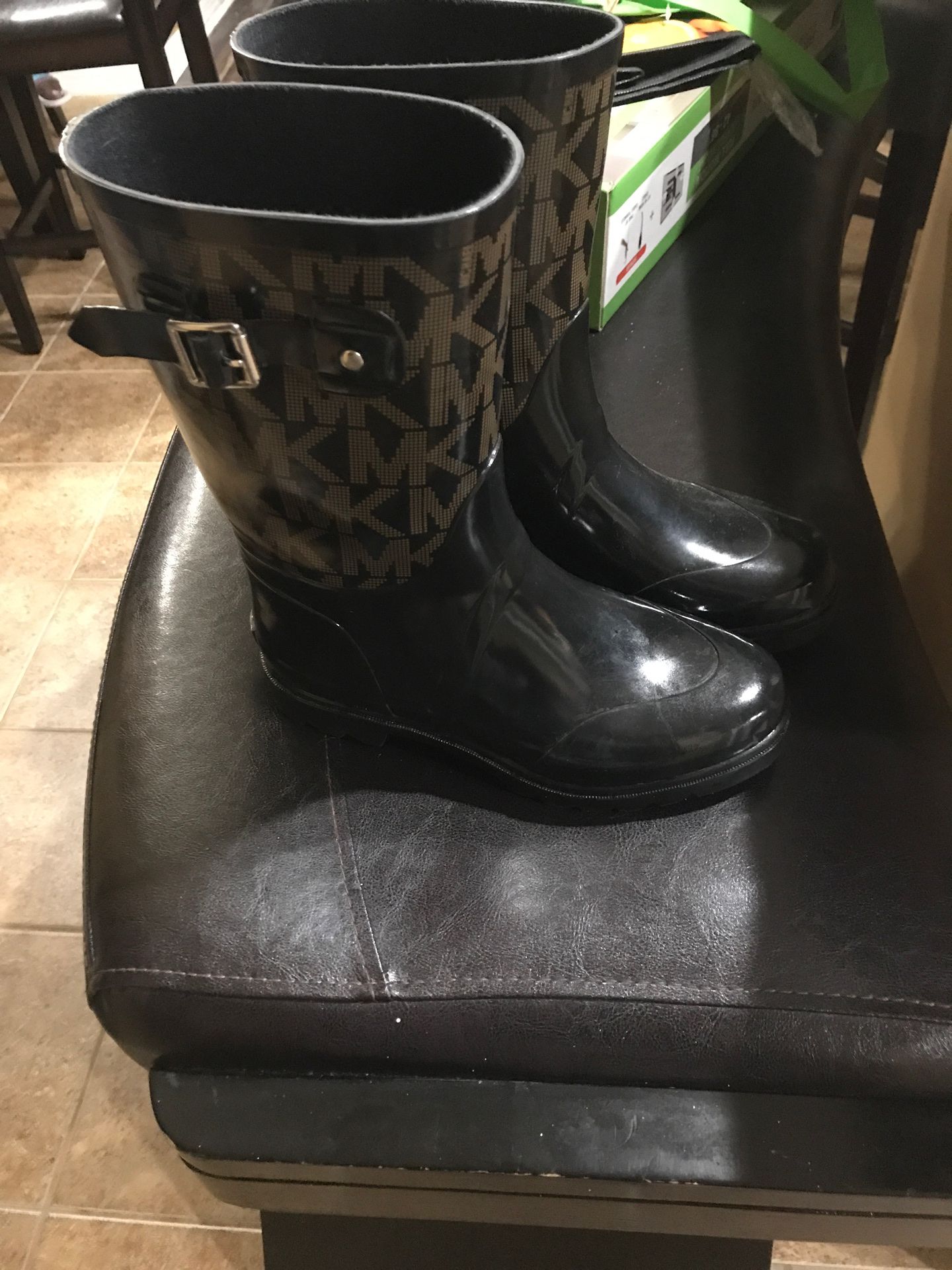 Michael kors Rain boots/Serious inquirys Only‼️