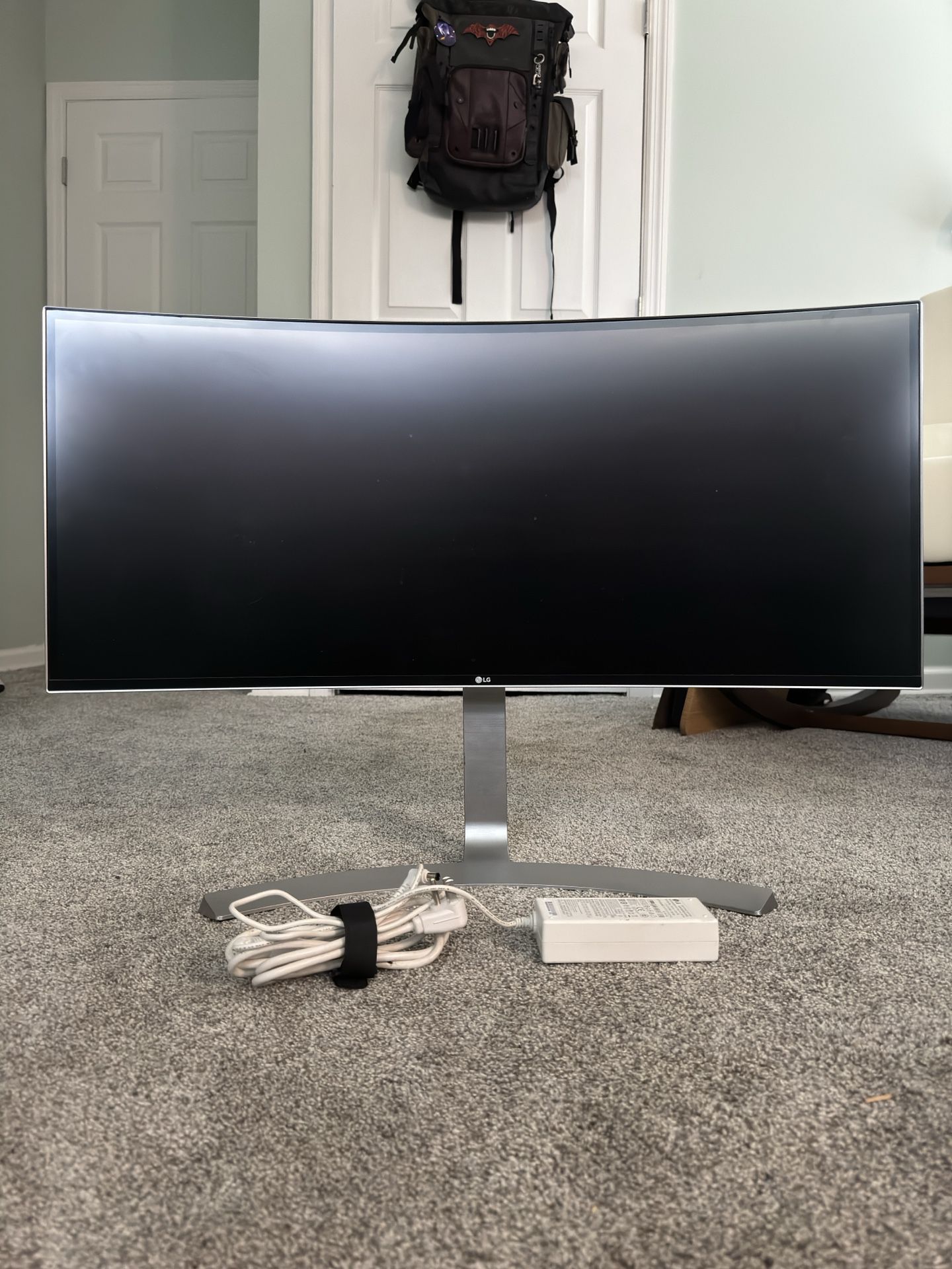 LG 34-Inch 21:9 Curved UltraWide Monitor with Thunderbolt
