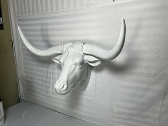 Faux taxidermy white Texas longhorn bull