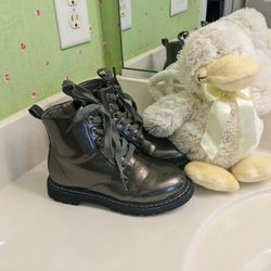 GIRL'S HOO BOOTS SZ 2 
