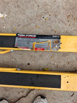 Heavy Duty Folding Sawhorse
