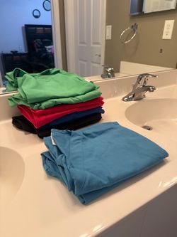 Women Scrub Sets - 4 XSmall’s and 1 Small
