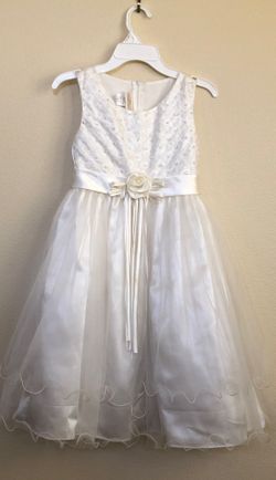 Kids/ Little Girl Party/ Wedding/ Flower Girl/ First Communion Dress / Size 6. ⚠️UV Wand Sanitized⚠️