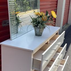 Modern Wooden White Dresser With Big Mirror. Drawers Sliding Smoothly Great Conditipn