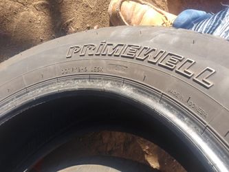 Dunlop primewell 265/65/ 17. (2 tires ) 70 tread