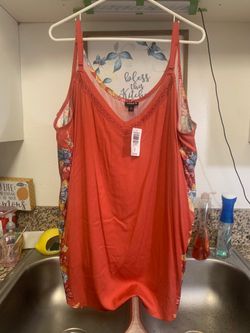 Plus size Ladies Size 4X blouse from Torrid 10$
