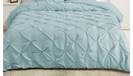 Light Blue Pintuck Comforter  - NO PILLOW CASES