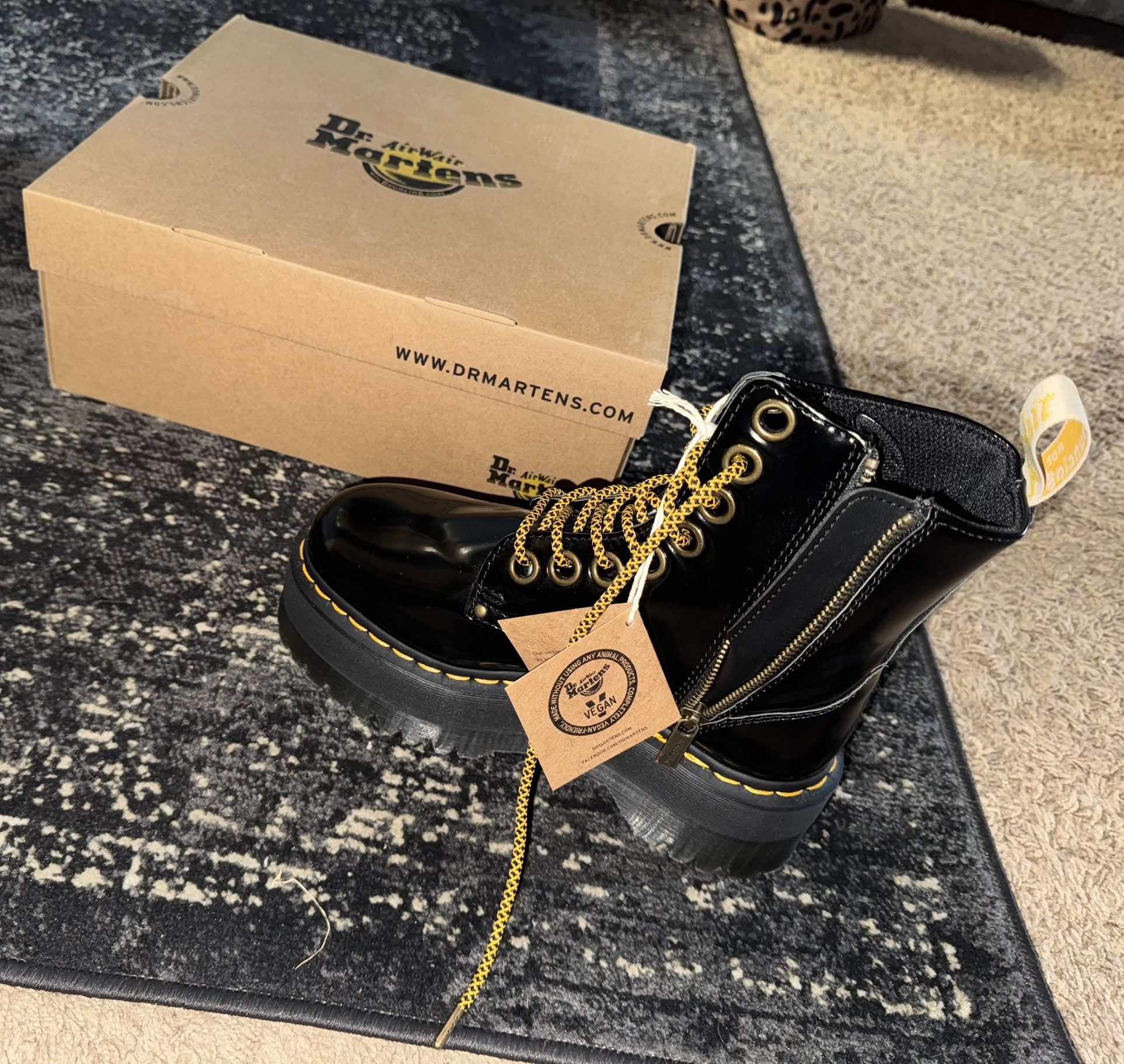 Dr. Martens Jadon Max platform Boots (NWT) Size 7(so Size 8)