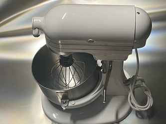 white KitchenAid Bowl-Lift Stand Mixer