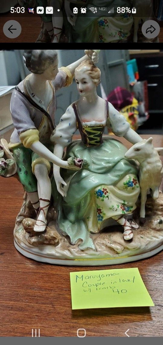 Maruyama  Couple in love figurine