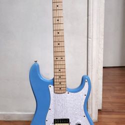 Tom Delonge Inspired Limited Edition (California Blue) Squier Sonic Stratocaster HT H 2023