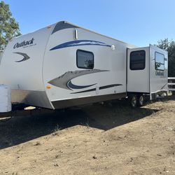 2011 Keystone Outback 28Ft with Front Garage 2 Slides 