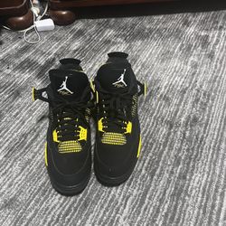 Jordan 4 Retro Thunder Size 13